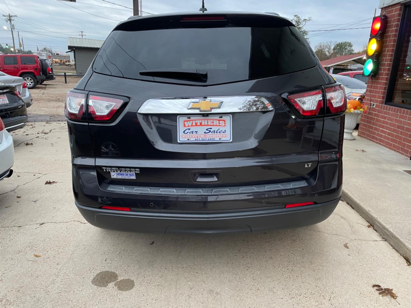 2017 Gray /Gray Chevrolet Traverse (1GNKRHKD2HJ) with an 3.6L engine, Auto transmission, located at 204 Hwy. 16 East, Carthage, MS, 39051, (601) 267-7277, 0.000000, 0.000000 - Photo#3